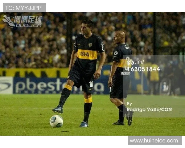 秦姓外籍足球明星的传奇故事与辉煌成就探秘